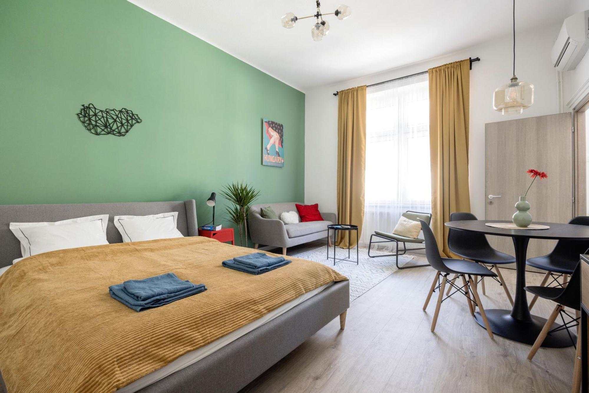 Stylish And Colourful Apartment In The City Centre Будапешт Екстер'єр фото